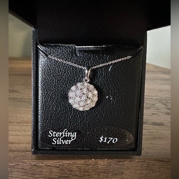 R.H. Macy & Co. Fine Jewelry Diamond Cluster 18” Pendant Necklace - Picture 6 of 6